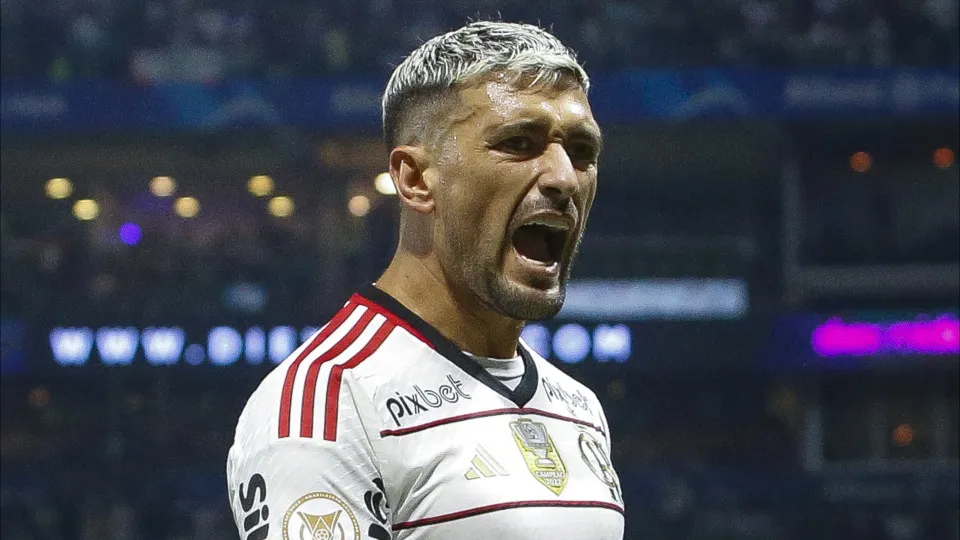 Flamengo joga por música, faz 8 no Vitória e crava recorde no Brasileiro