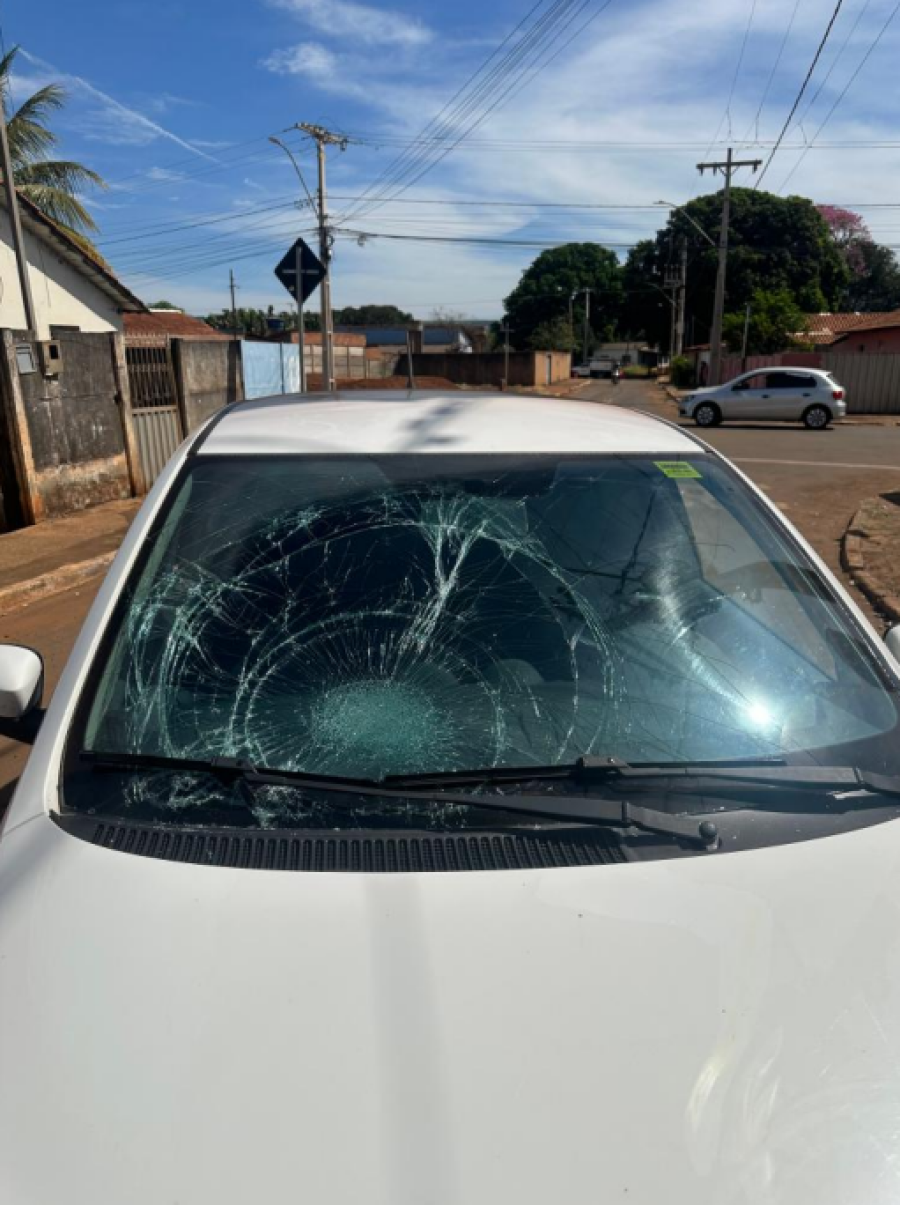 CICLISTA FICA FERIDA APÓS COLISÃO COM CARRO NO CENTRO DE SANTO ANTÔNIO DA BARRA
