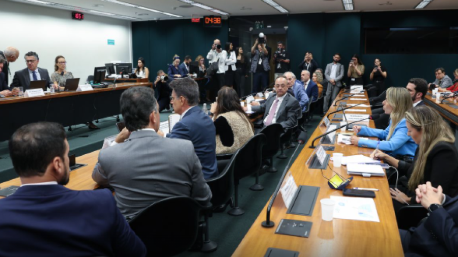 PEDIDO DE VISTA ADIA VOTAÇÃO DA PEC QUE PREVÊ O FIM DA ESCALA 6X1