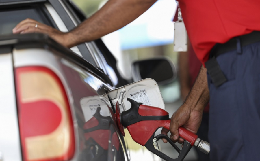PETROBRAS ANUNCIA REAJUSTE NA GASOLINA; IMPACTO NAS BOMBAS DEVE SER MENOR