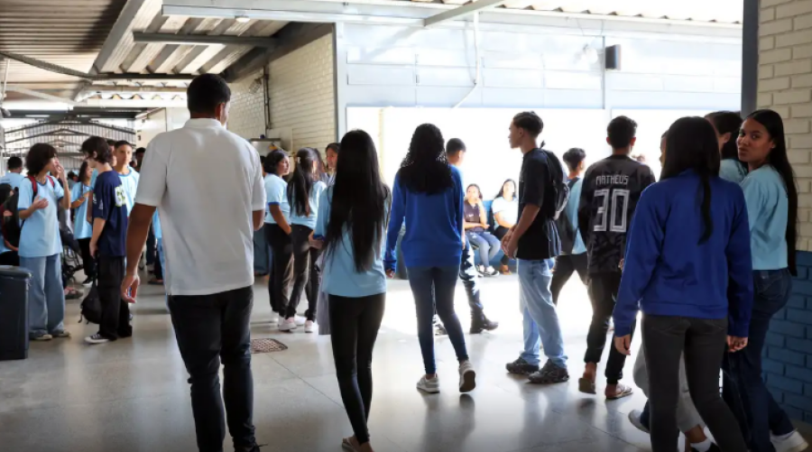 ESTUDANTES DO PROGRAMA PÉ-DE-MEIA TÊM ISENÇÃO GARANTIDA NO ENEM 2026