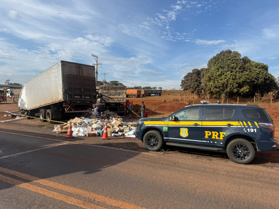 CAMINHONEIRO MORRE EM GRAVE ACIDENTE ENTRE DOIS CAMINHÕES NA BR-452, EM RIO VERDE