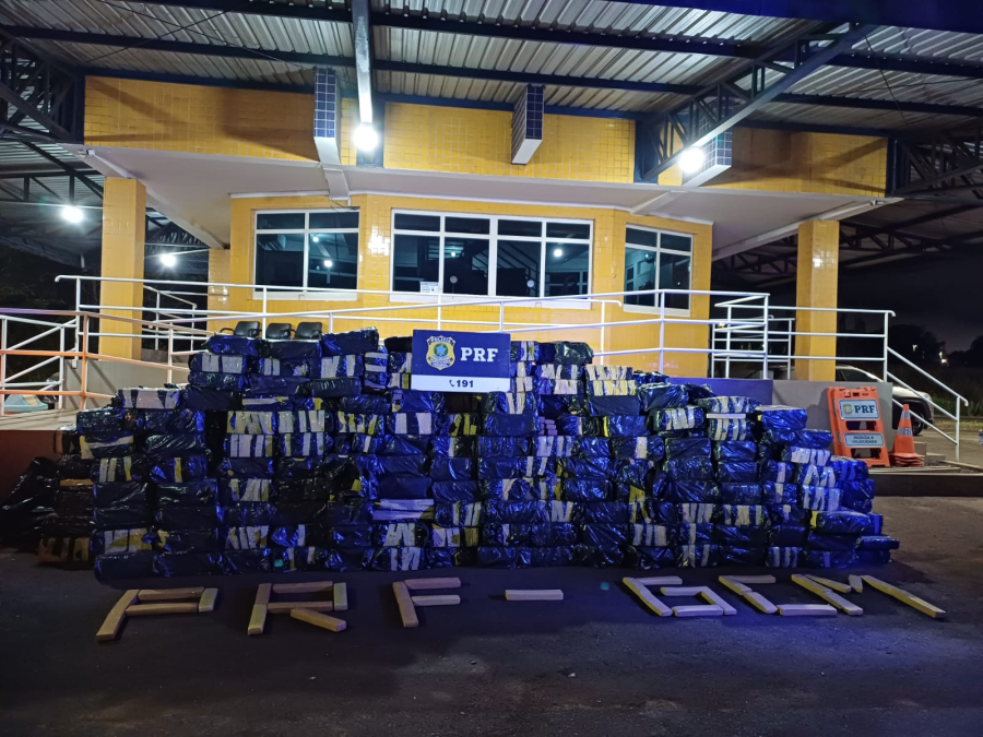 PRF E GCM APREENDEM 7,5 TONELADAS DE MACONHA EM RIO VERDE