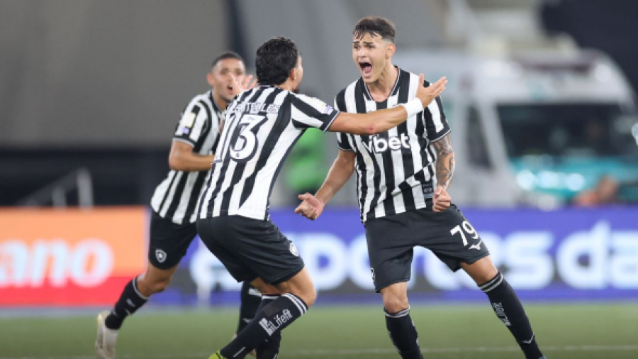 BOTAFOGO MARCA NO ÚLTIMO LANCE E VENCE O SANTOS NA VOLTA DO BRASILEIRÃO