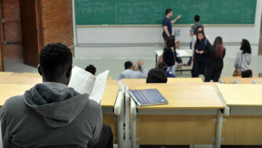 FIES COMEÇA A CONVOCAR ESTUDANTES DA LISTA DE ESPERA NESTA SEXTA-FEIRA