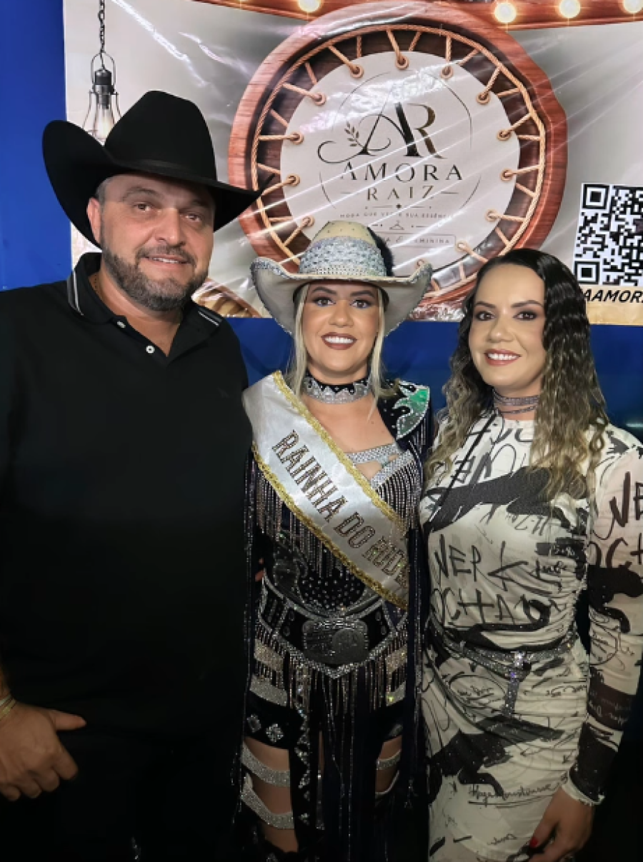 RAINHA DE RODEIO REVELA QUE VIVE TRISAL COM A IRMÃ GÊMEA E AGRICULTOR EM MONTIVIDIU
