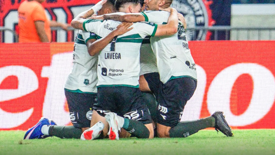 CORITIBA VIRA NOS ACRÉSCIMOS, VENCE O REMO E SE APROXIMA DO G-5