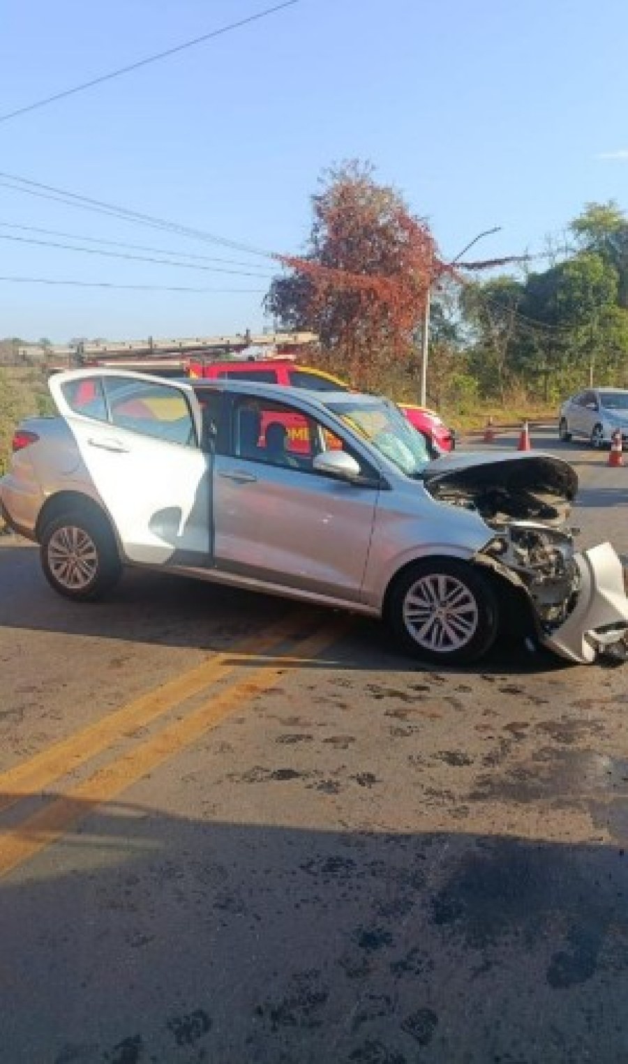 COLISÃO FRONTAL ENTRE DOIS VEÍCULOS DEIXA QUATRO PESSOAS FERIDAS NA GO-462