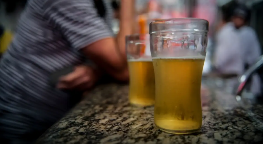 ÁLCOOL E CIGARRO PODEM CAUSAR PERDA DE VISÃO E ATÉ CEGUEIRA, ALERTAM ESPECIALISTAS