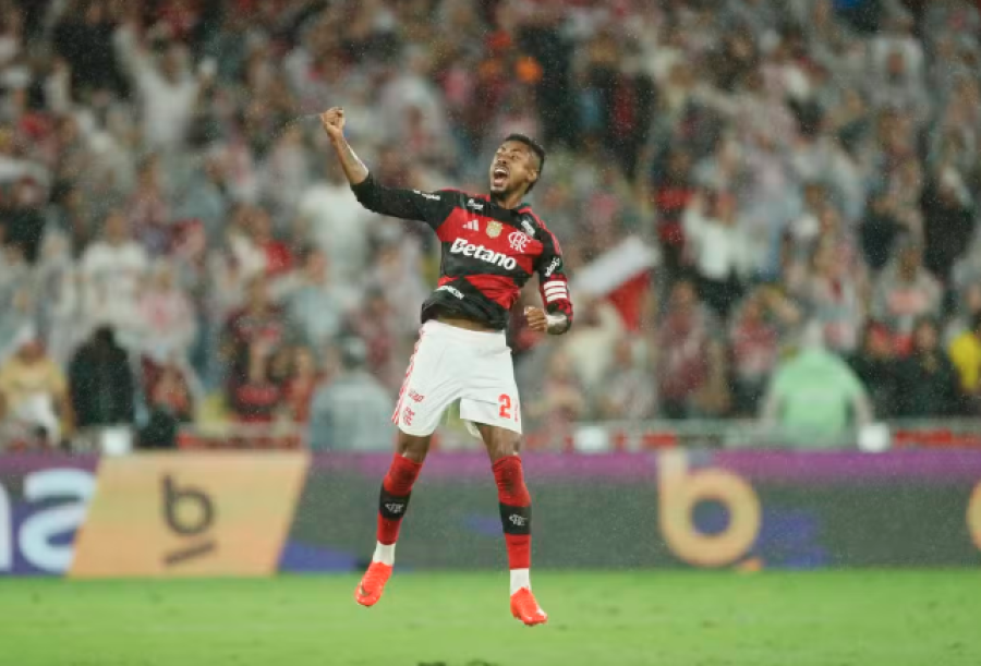 BRUNO HENRIQUE DECIDE, FLAMENGO VENCE O CORINTHIANS E MANTÉM LIDERANÇA DO BRASILEIRÃO