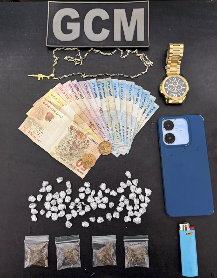 Adolescente tenta fugir de bicicleta, mas é apreendido com 76 porções de crack, maconha e dinheiro em Rio Verde