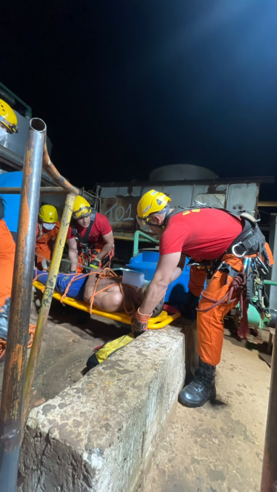 Bombeiros resgatam trabalhador de 42 anos exposto à amônia em frigorífico de Jataí