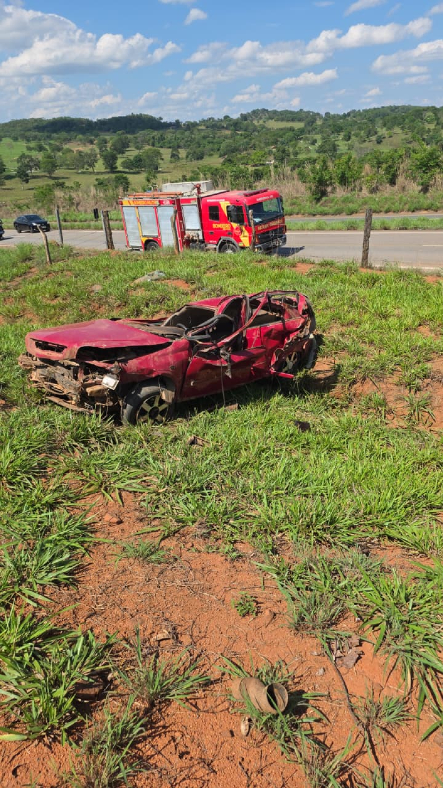 Dois estudantes de 18 anos morrem após carro capotar na GO-080, em Petrolina de Goiás