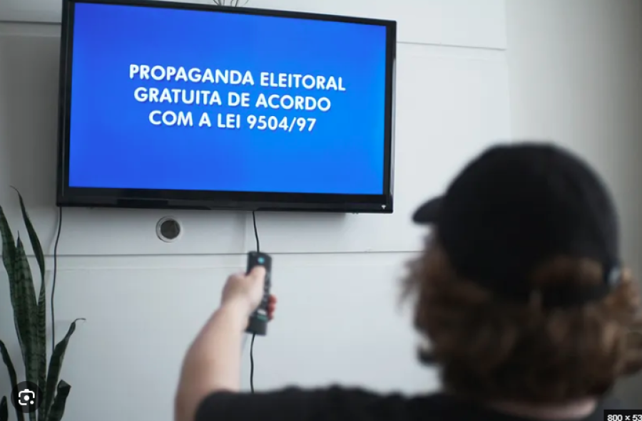 Propaganda eleitoral gratuita no rádio e na TV termina nesta sexta; segundo turno será no domingo (25)