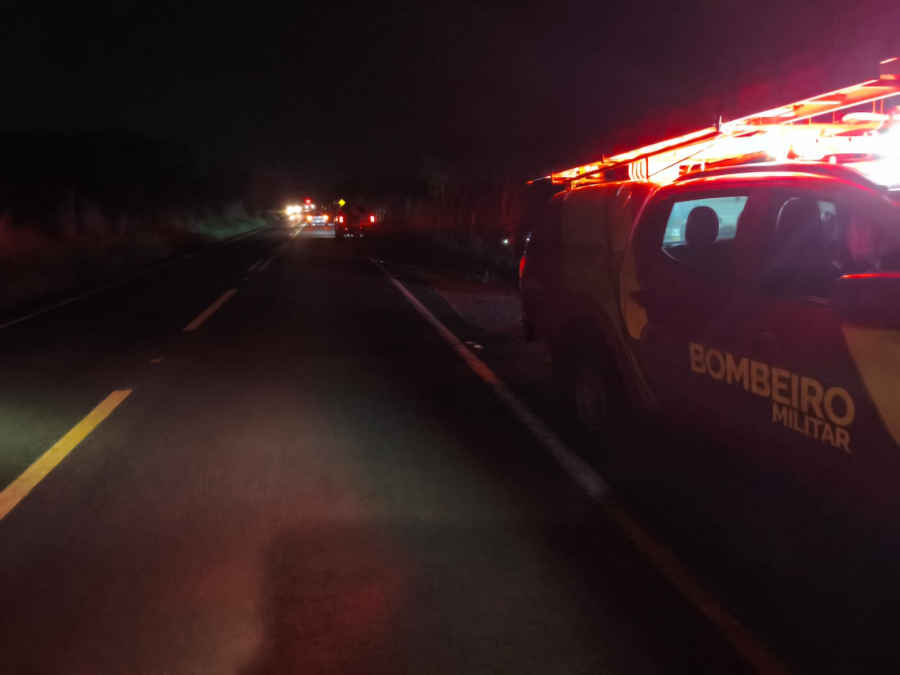 Acidente entre duas motocicletas na GO-213 deixa dois jovens feridos em Caldas Novas